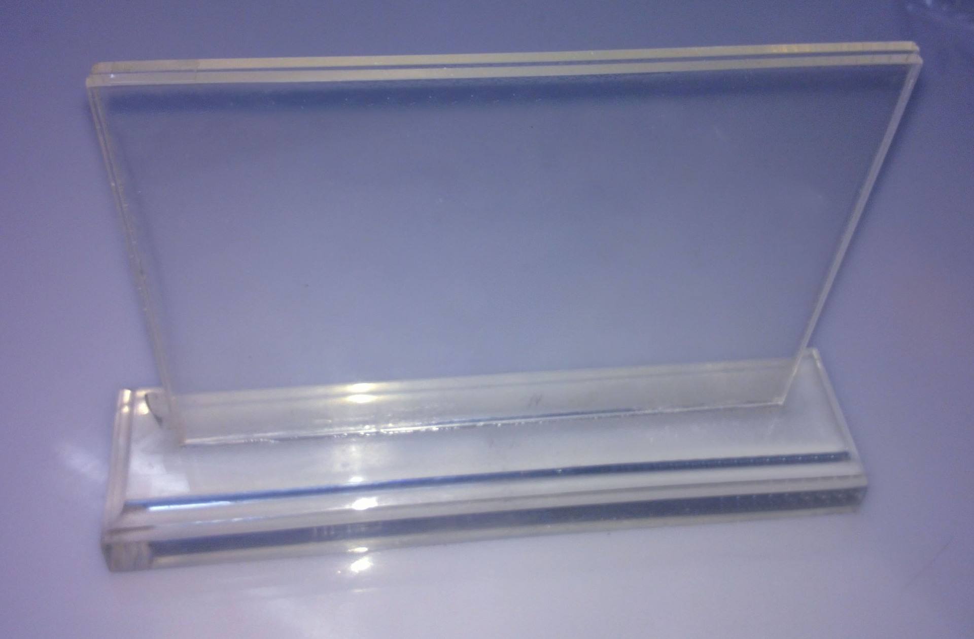 有機玻璃用什么才可以貼穩(wěn)